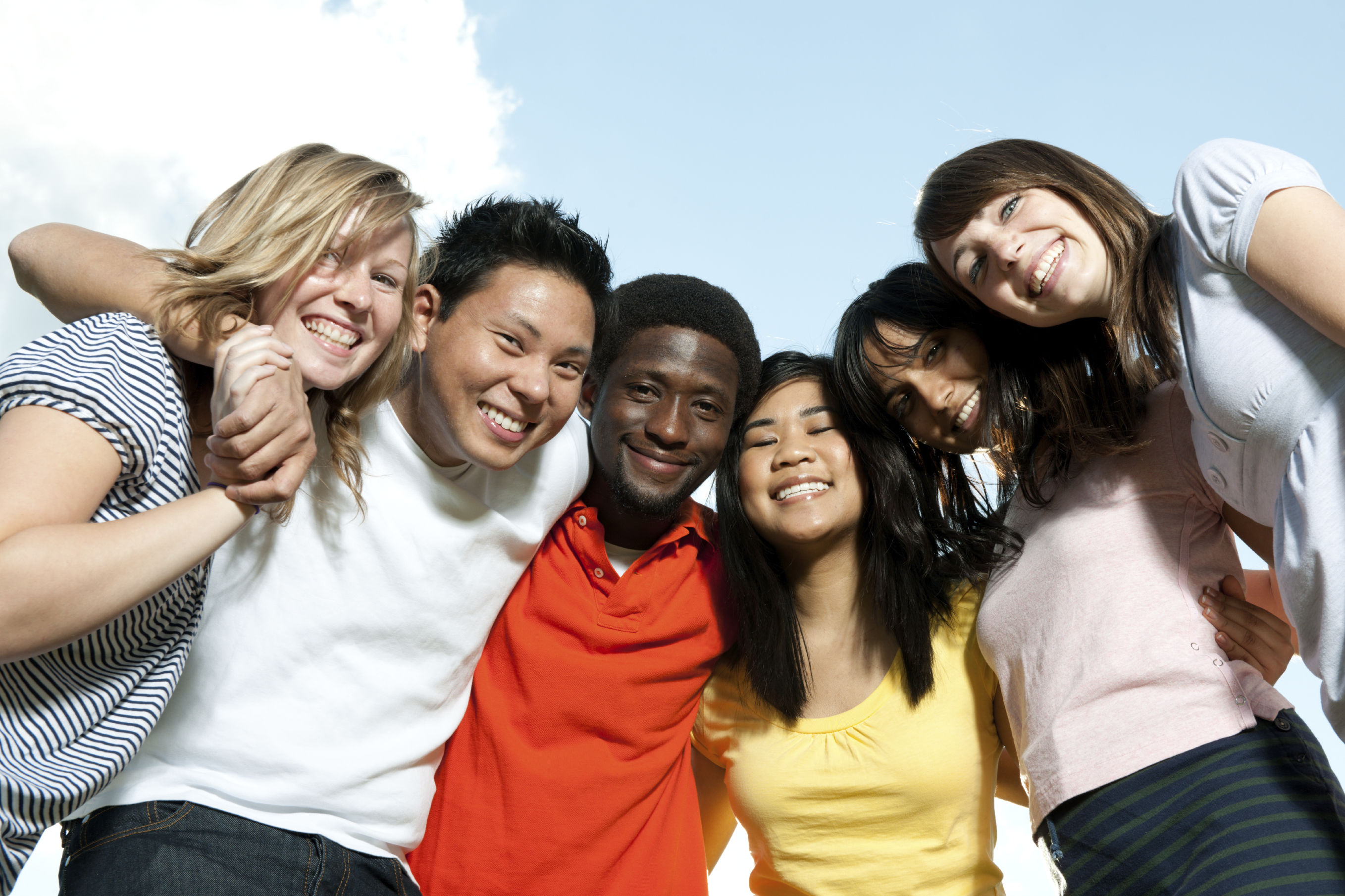 К этническим социальным группам относятся молодежь. Разные нации. Иностранные студенты. Люди разных рас. Группа людей.